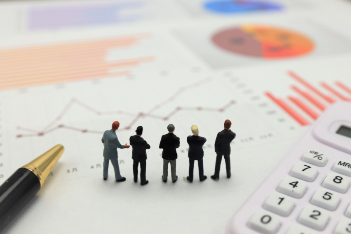 経理代行の料金は？安く抑えて経理業務を効率化する4つのポイント