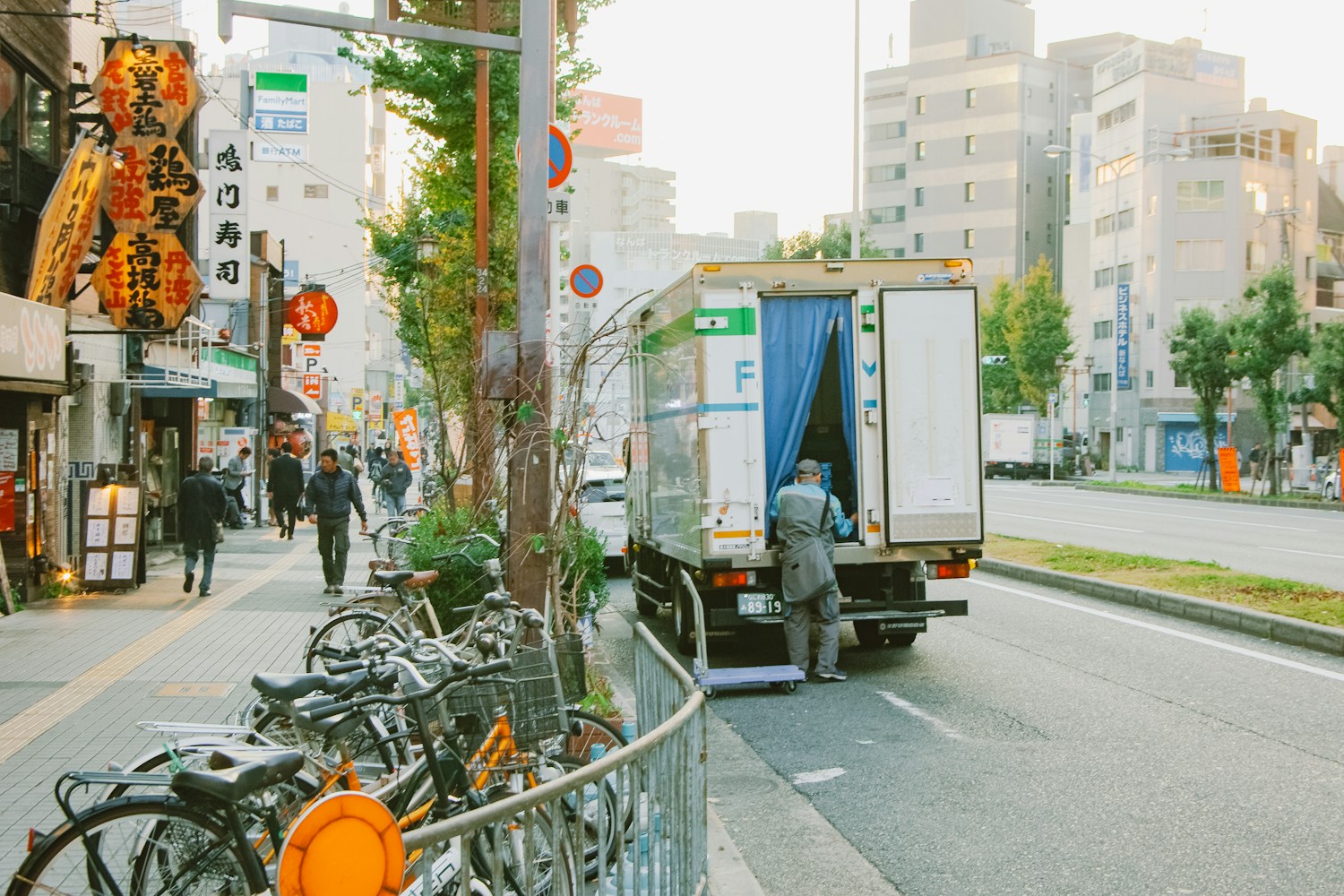 運送業が経理代行を活用すべき理由|軽油引取税・高速代の仕訳ポイント